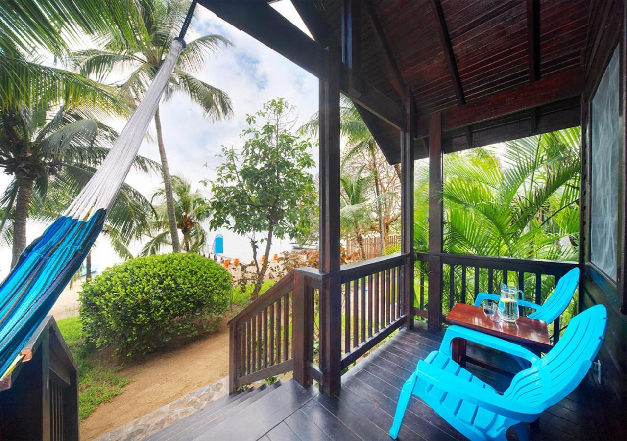 Puerta Azul Hotel Sandy Bay ภายนอก รูปภาพ