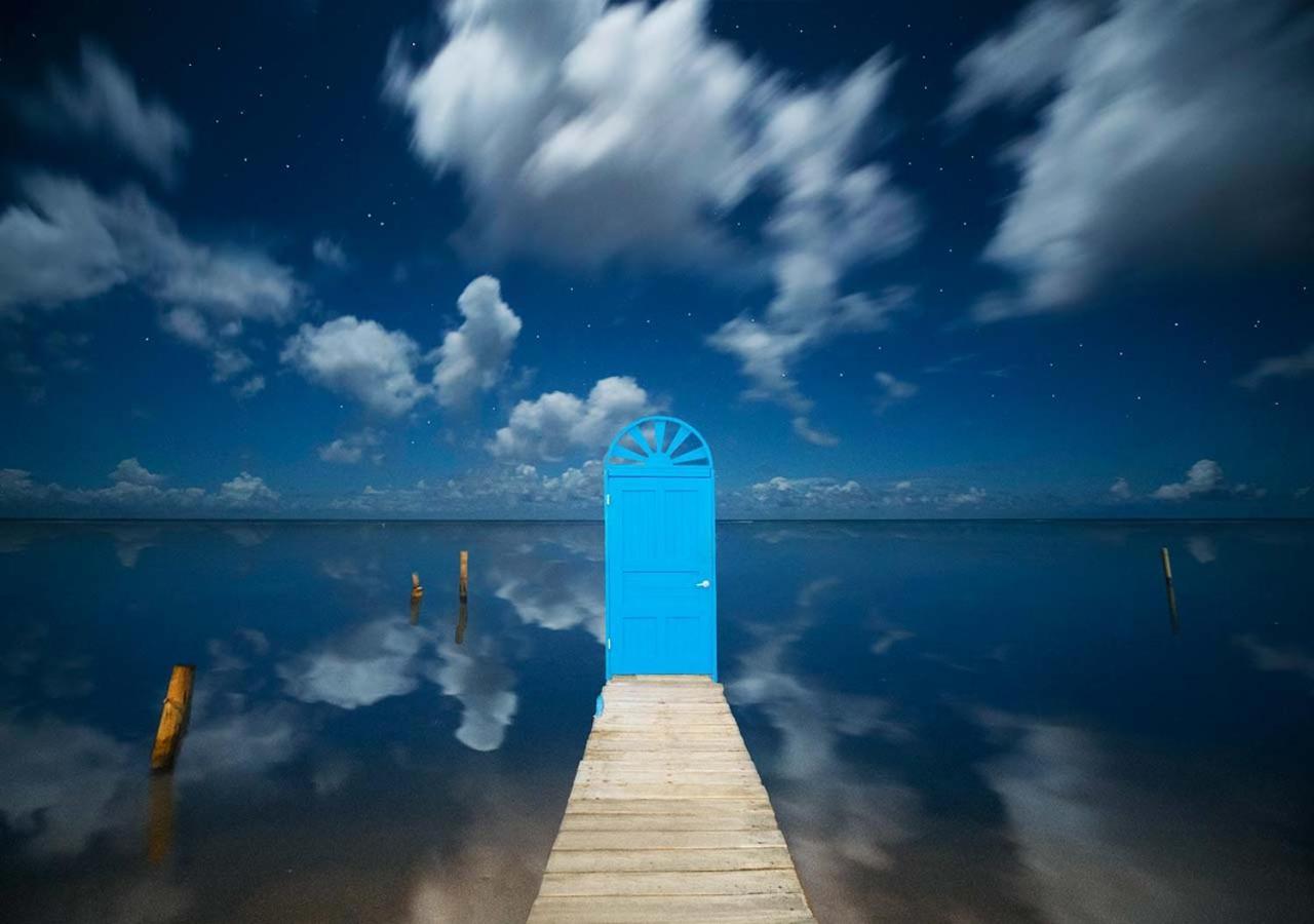 Puerta Azul Hotel Sandy Bay ภายนอก รูปภาพ