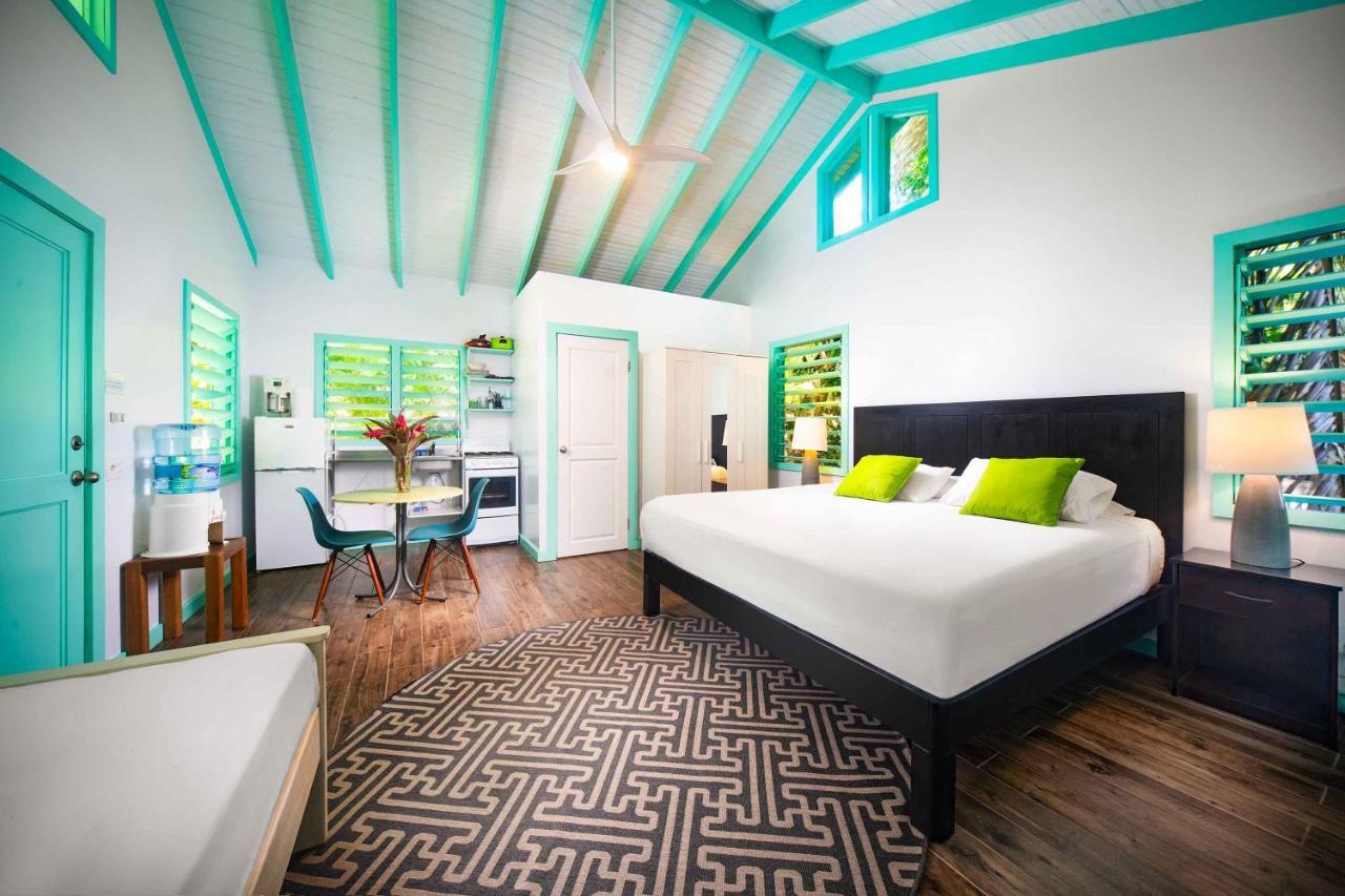 Puerta Azul Hotel Sandy Bay ภายนอก รูปภาพ