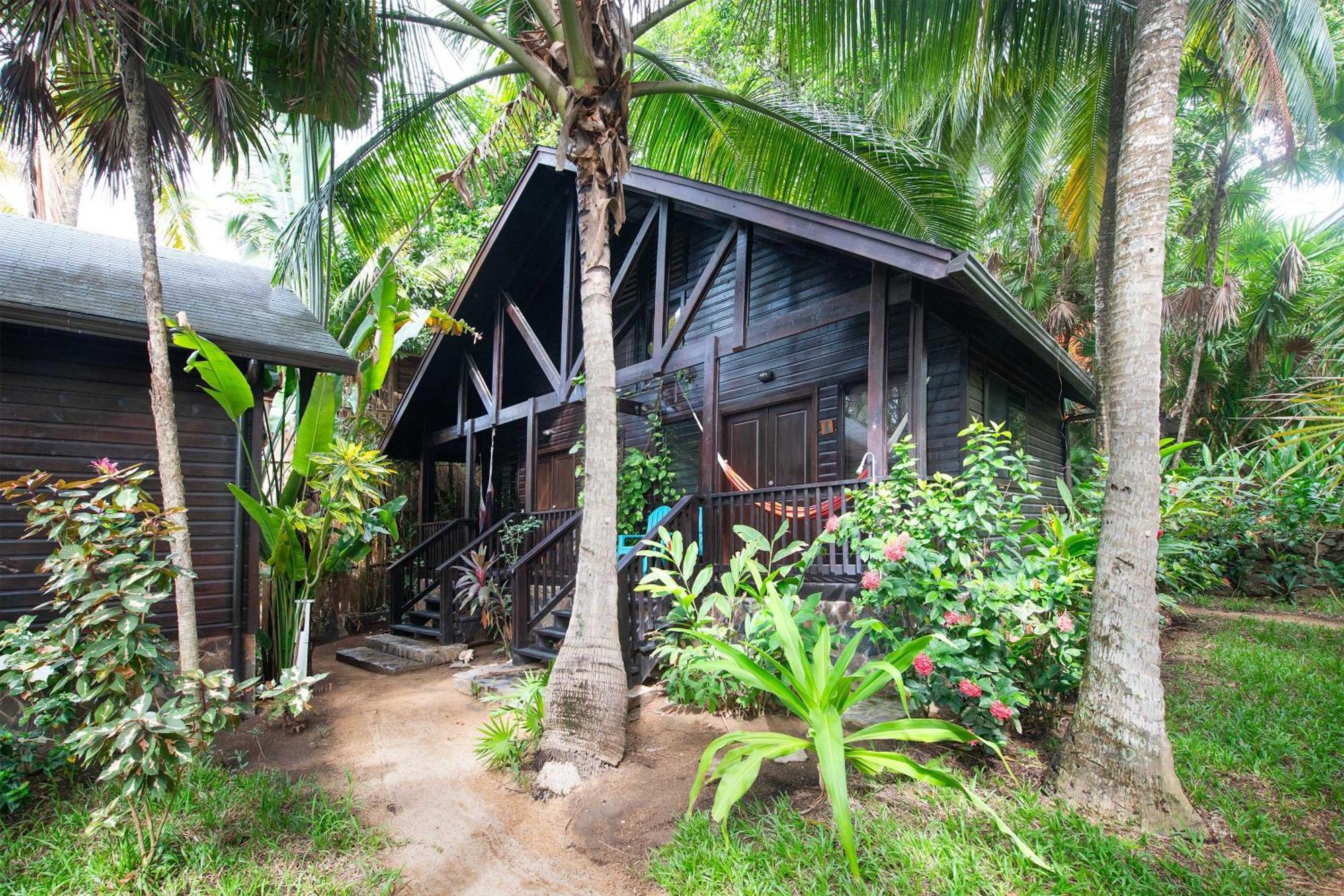 Puerta Azul Hotel Sandy Bay ภายนอก รูปภาพ