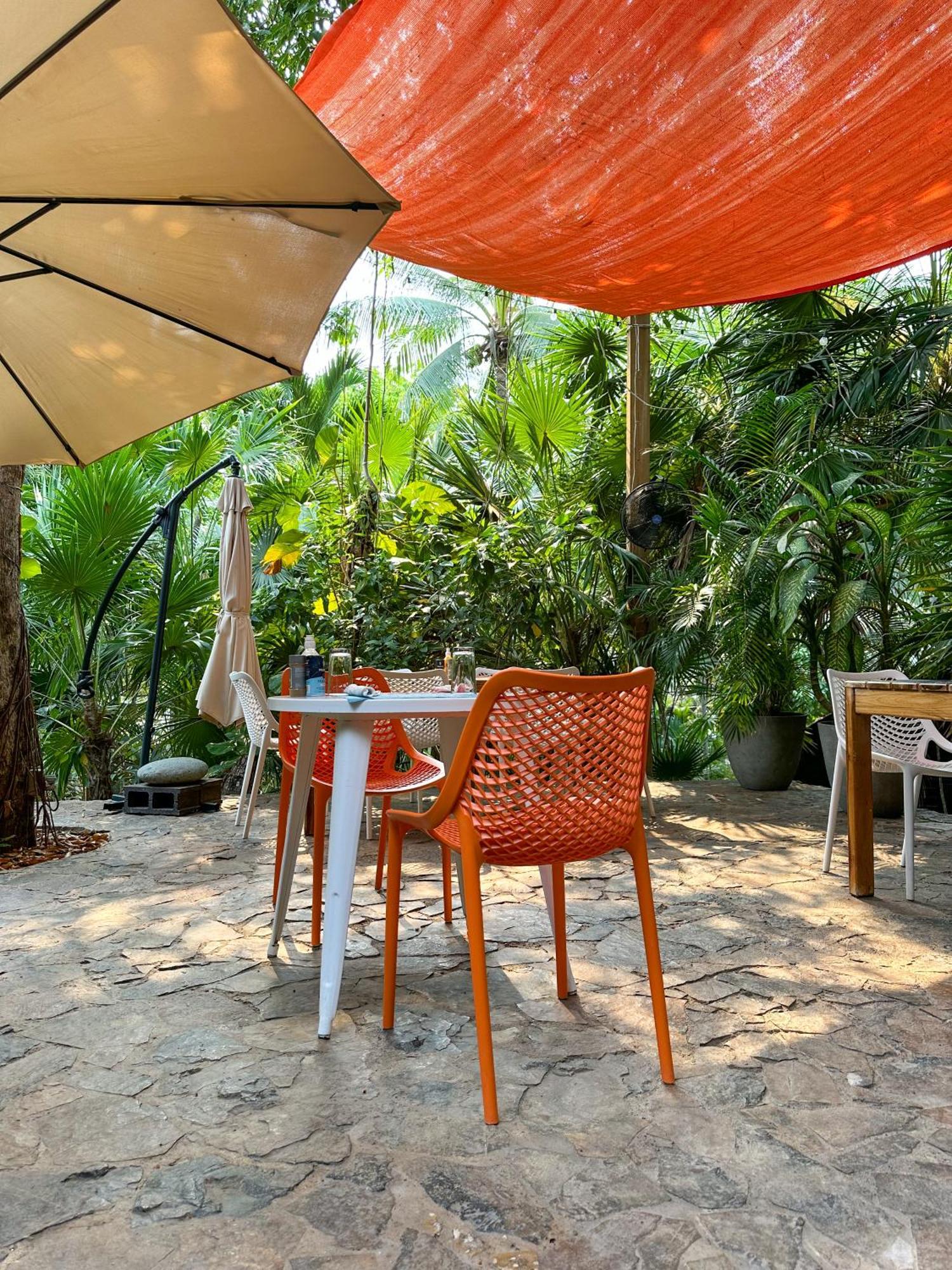 Puerta Azul Hotel Sandy Bay ภายนอก รูปภาพ