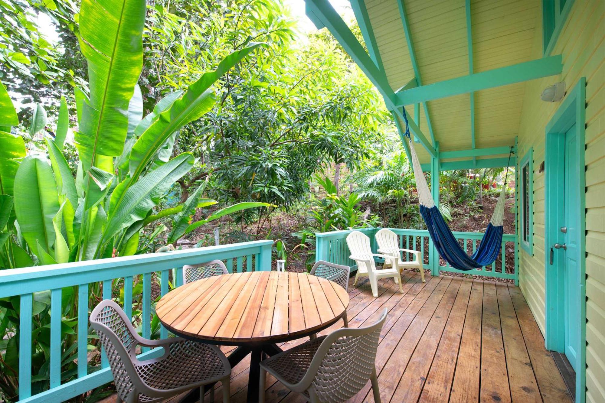 Puerta Azul Hotel Sandy Bay ภายนอก รูปภาพ