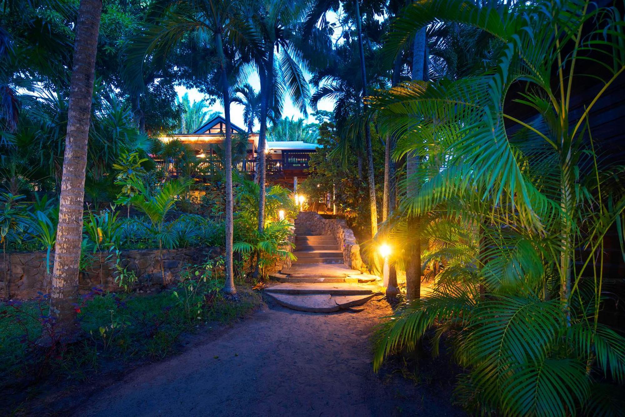 Puerta Azul Hotel Sandy Bay ภายนอก รูปภาพ