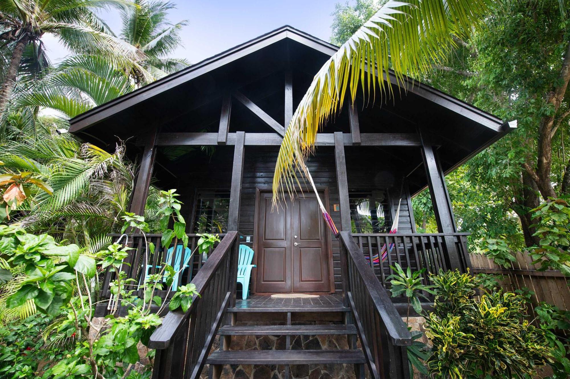 Puerta Azul Hotel Sandy Bay ภายนอก รูปภาพ
