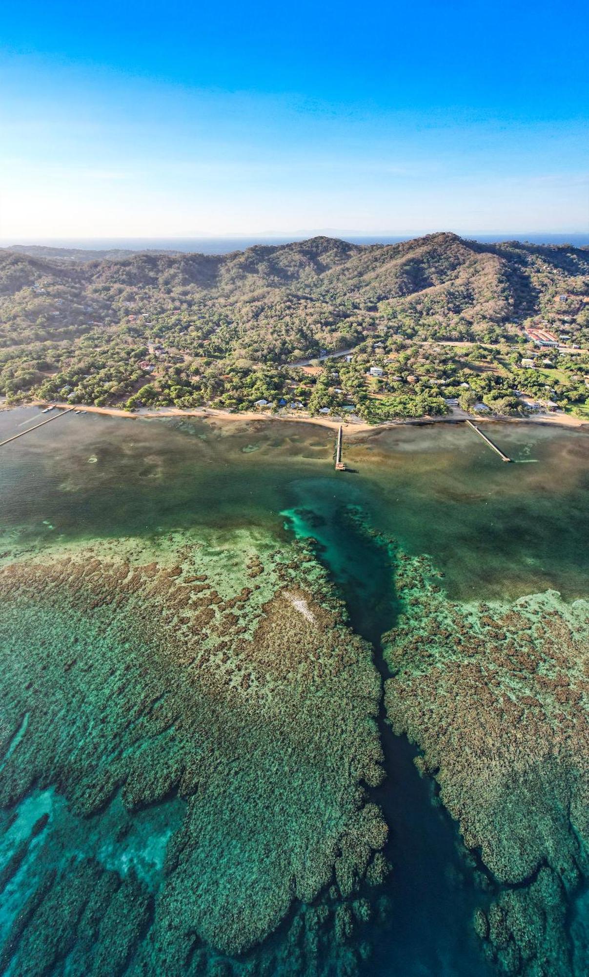 Puerta Azul Hotel Sandy Bay ภายนอก รูปภาพ