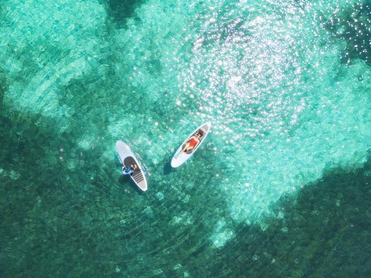Puerta Azul Hotel Sandy Bay ภายนอก รูปภาพ