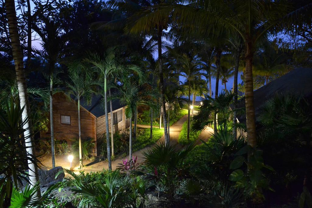Puerta Azul Hotel Sandy Bay ภายนอก รูปภาพ
