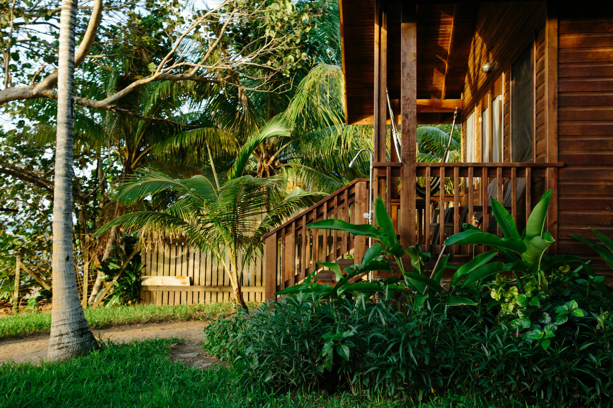 Puerta Azul Hotel Sandy Bay ภายนอก รูปภาพ